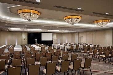 هتل Hilton Arlington