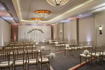 هتل Hilton Arlington