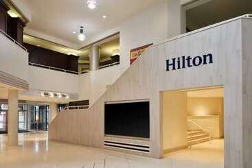 هتل Hilton Arlington