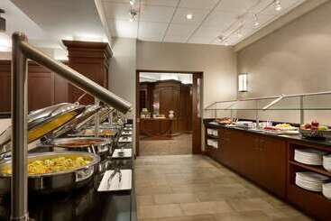 هتل Hilton Arlington