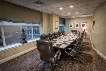 هتل Hilton Cincinnati Netherland Plaza