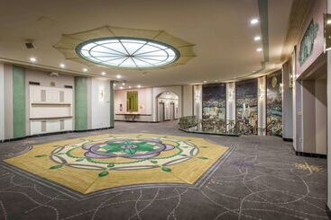هتل Hilton Cincinnati Netherland Plaza