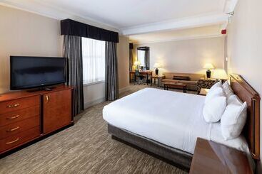 هتل Hilton Cincinnati Netherland Plaza
