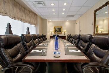 هتل Hilton Cincinnati Netherland Plaza