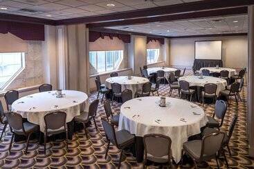 هتل Hilton Cincinnati Netherland Plaza
