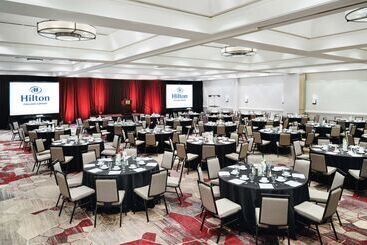 هتل Hilton Oakland Airport