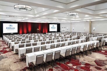 هتل Hilton Oakland Airport