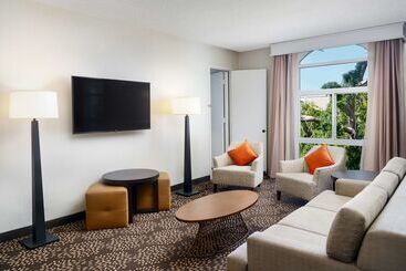 هتل Hilton Oakland Airport