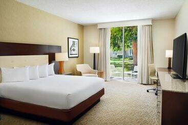 هتل Hilton Oakland Airport