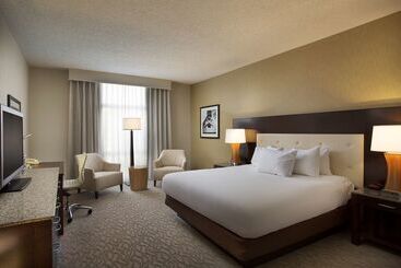 هتل Hilton Oakland Airport