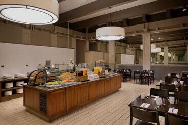 هتل Hilton Oakland Airport