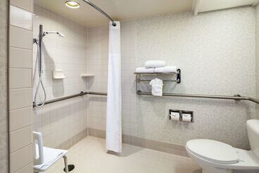 هتل Hilton Oakland Airport