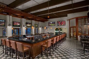 هتل Hilton Oakland Airport