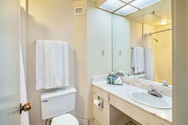 هتل Hilton Oakland Airport
