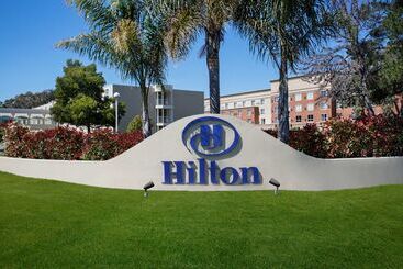 هتل Hilton Oakland Airport