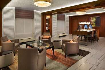 هتل Hilton Oakland Airport