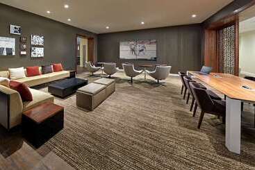 هتل Hilton Pasadena