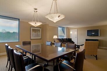 هتل Hilton Raleigh North Hills