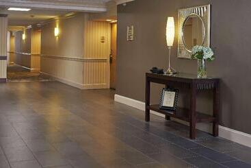 هتل Hilton Raleigh North Hills
