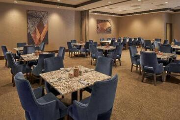 هتل Hilton Raleigh North Hills