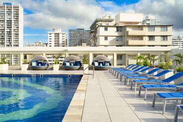 هتل Hilton Waikiki Beach Resort & Spa