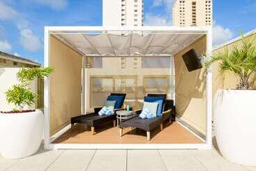 هتل Hilton Waikiki Beach Resort & Spa