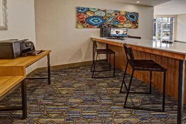 هتل Holiday Inn Express Louisville Airport Expo Center, An Ihg
