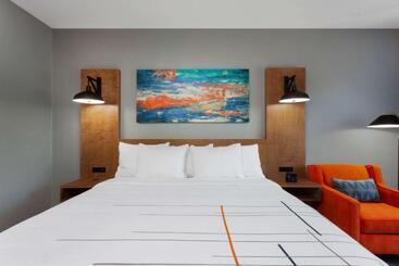 هتل La Quinta By Wyndham Ft. Myers   Sanibel Gateway