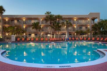 هتل La Quinta By Wyndham Ft. Myers Sanibel Gateway