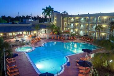 هتل La Quinta By Wyndham Ft. Myers   Sanibel Gateway