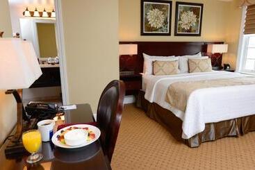호텔 Nassau Inn