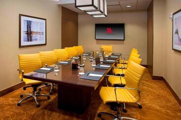 هتل Newark Liberty International Airport Marriott