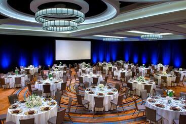 هتل Newark Liberty International Airport Marriott
