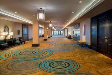 هتل Newark Liberty International Airport Marriott