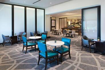 هتل Newark Liberty International Airport Marriott