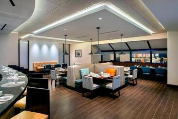 هتل Newark Liberty International Airport Marriott