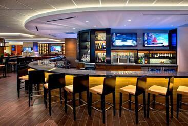 هتل Newark Liberty International Airport Marriott