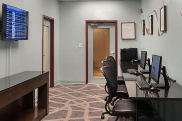 هتل Newark Liberty International Airport Marriott