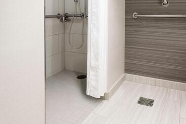 هتل Newark Liberty International Airport Marriott