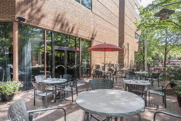 هتل Omni Charlottesville