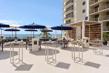 هتل Outrigger Reef Waikiki Beach Resort