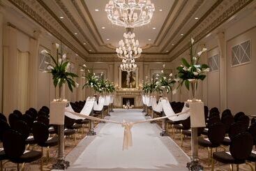 هتل Palmer House A Hilton