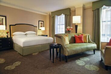 هتل Palmer House A Hilton