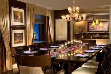 هتل Palmer House A Hilton