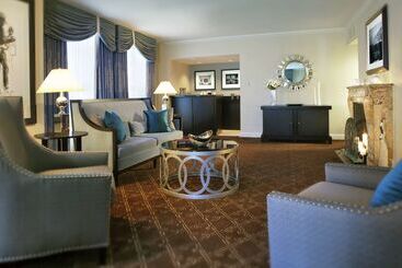 هتل Palmer House A Hilton