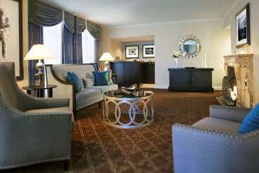هتل Palmer House A Hilton