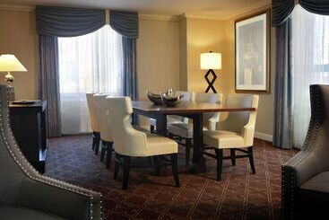 هتل Palmer House A Hilton