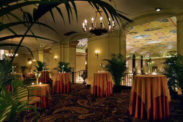 هتل Palmer House A Hilton