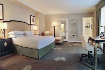 هتل Palmer House A Hilton