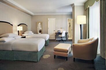 هتل Palmer House A Hilton